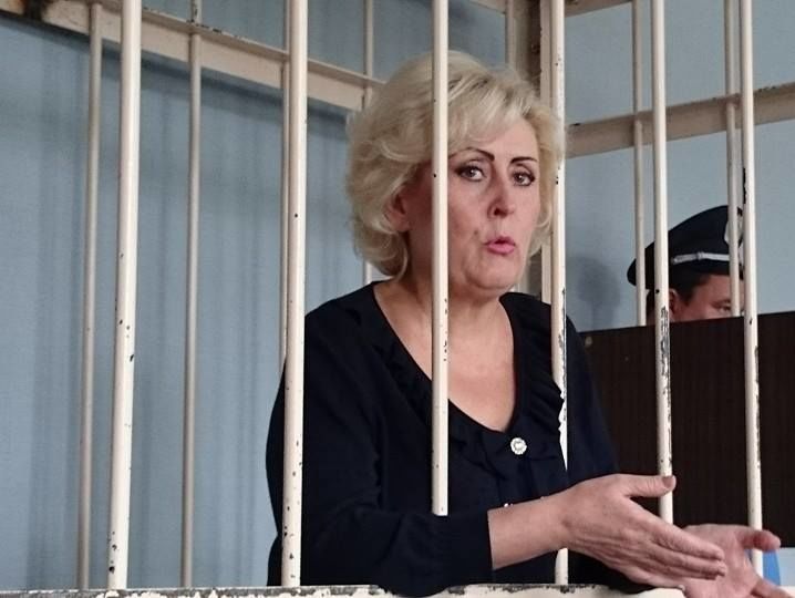 Экс-мэр Славянска Штепа в суде пела песни и требовала допросить президента