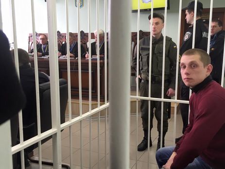 Патрульного Олейника отпустили под домашний арест