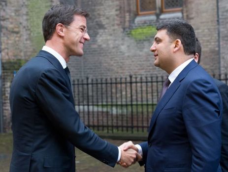 Гройсман отправился в Гаагу, чтобы призвать голландцев поддержать Украину на референдуме