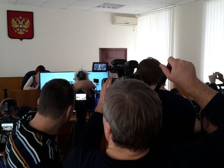 Журналистка Романова: Услышать последнее слово Савченко приехали 57 СМИ. Это рекорд