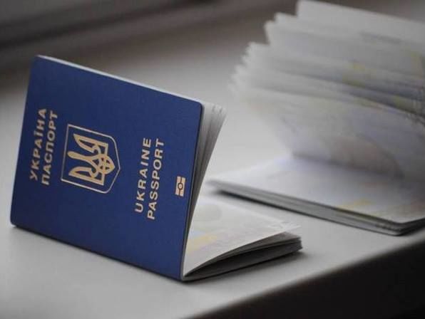 МИД: Украинцы с загранпаспортами, оформленными в Крыму, не смогут въехать в ведущие страны мира