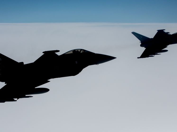 Истребители НАТО за неделю сопроводили девять военных самолетов России, летевших в международном пространстве