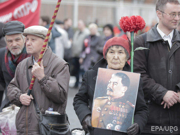 Соцопрос: Около четверти взрослого населения Украины считают, что Сталин был великим вождем