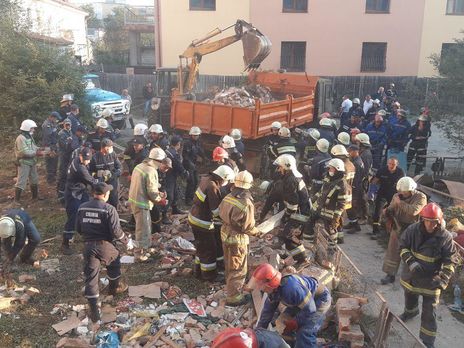 ﻿У Дрогобичі обвалилася частина багатоповерхового будинку. Фоторепортаж