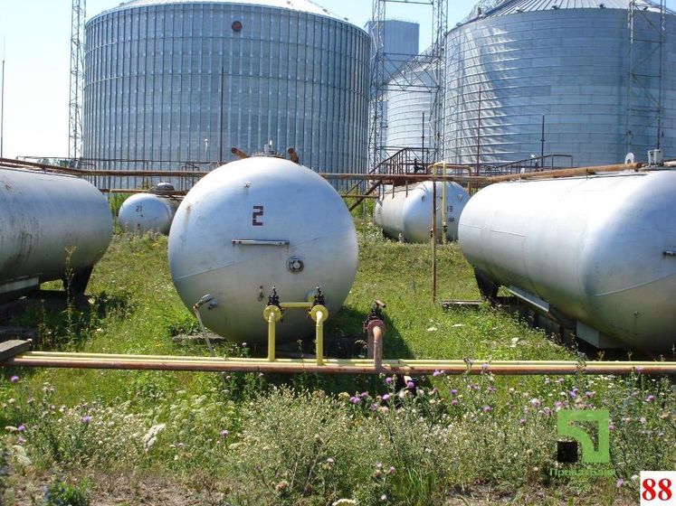 “ПриватБанк” продал девять нефтебаз в четырех областях за 15 млн грн