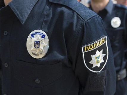Полиция классифицировала нападение на посольство в Киеве как хулиганство 