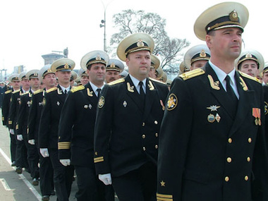 Офицеры Академии имени Нахимова не сдали оружие российским военным