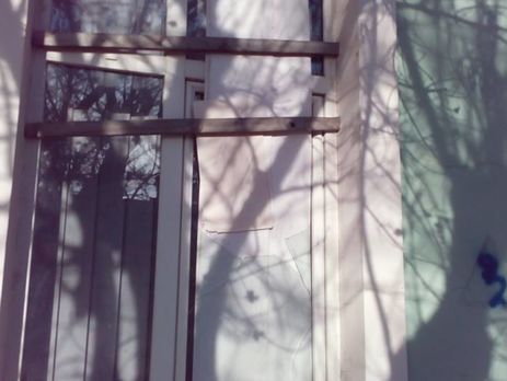 В оккупированном Симферополе вандалы разбили окна в здании Меджлиса