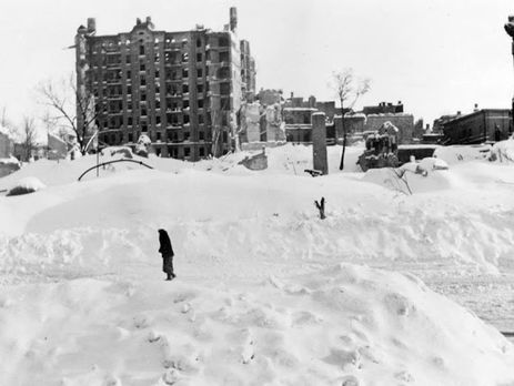 Киевлянка Хорошунова в дневнике 1942 года: Мучительно холодно везде. До утра не удается согреться
