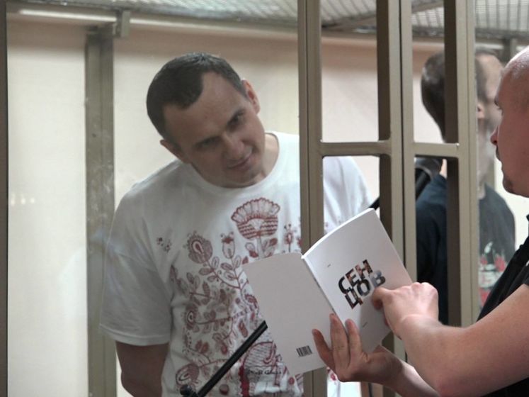 "Інтерфакс" повідомив, що Сенцова вивезли з Лабитнангі, його адвокат інформації не підтверджує
