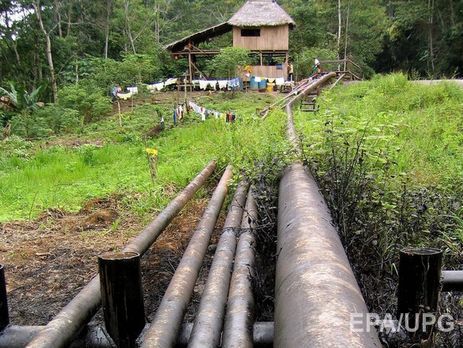 Перуанские индейцы захватили вертолет с чиновниками