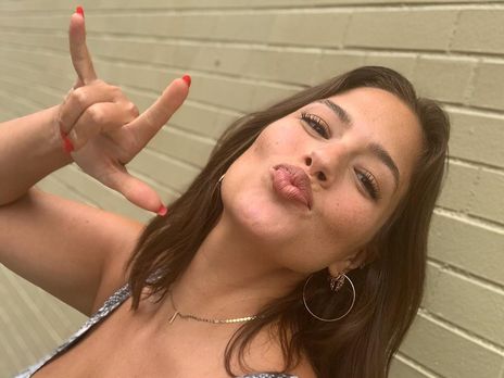 Беременная Грэм станцевала в леопардовом мини-платье