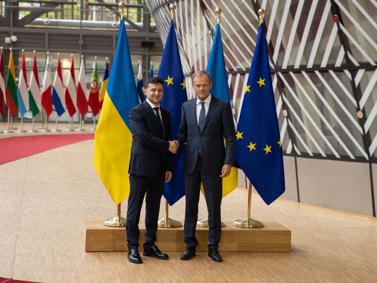Зеленский поблагодарил Туска за инициативу пригласить Украину на следующий саммит G7