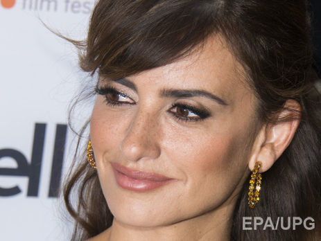 Крус показала свою маму