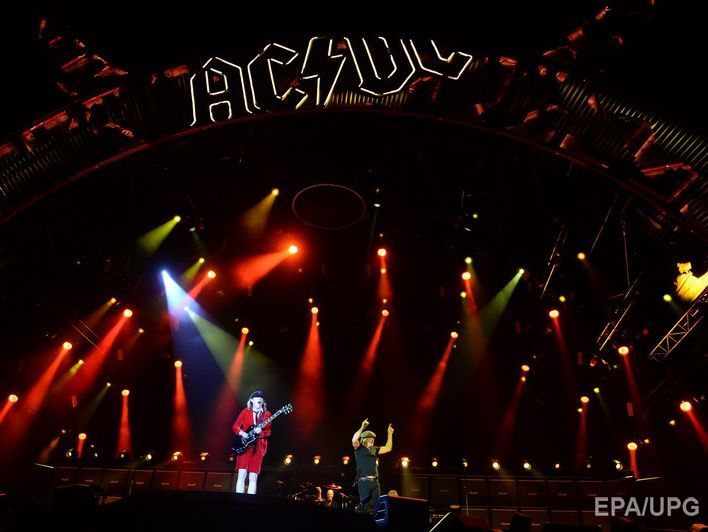 Солист группы AC/DC рискует потерять слух, группа отменила все ближайшие концерты