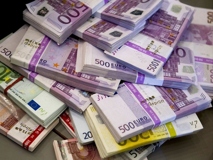 Гривна к евро укрепилась до 27,94 грн/€