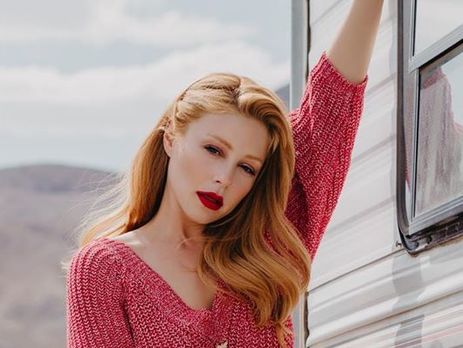 Тина Кароль засветила голую грудь