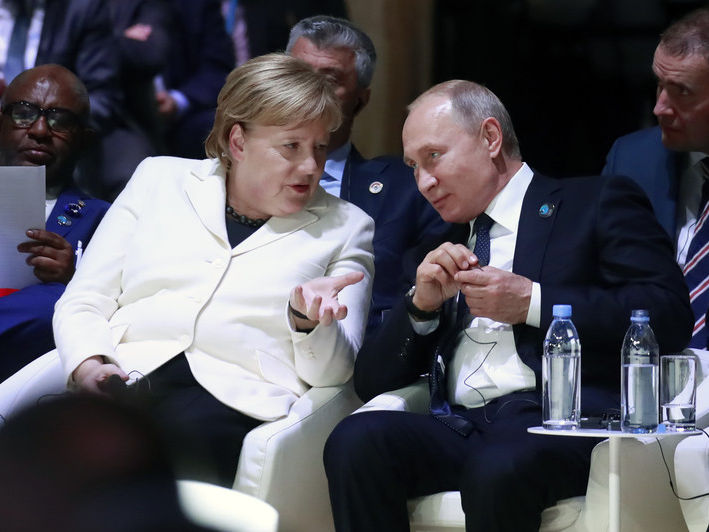 ﻿Меркель і Путін обговорили підготовку саміту в нормандському форматі