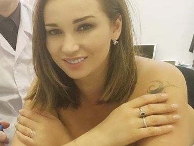 Чехова: Позвоночник – это мое слабое место. Особенно в районе груди. Думаю, не надо объяснять, почему.