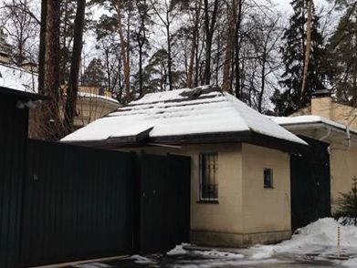 Журналист Белинский показал дом Азарова в Москве на Рублевке, приобретенный в 2014 году