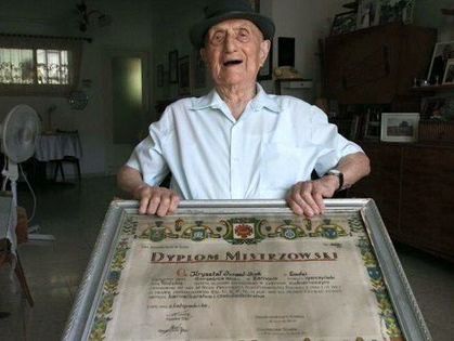 Старейшим жителем планеты признали бывшего узника 