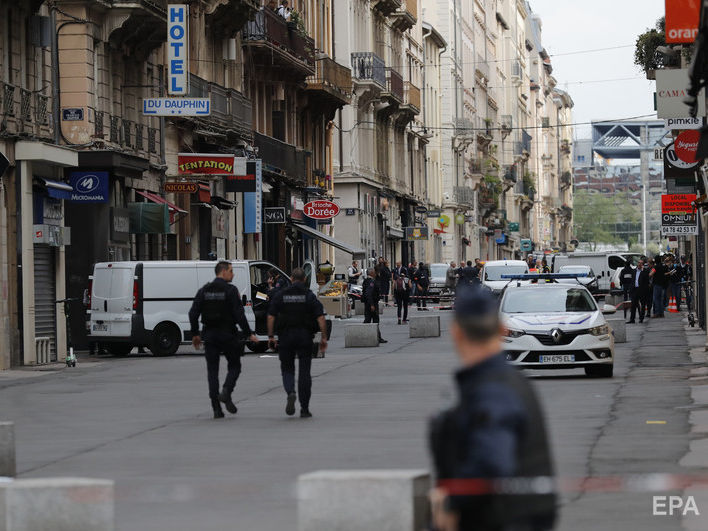Во Франции мужчина напал с ножом на прохожих, есть погибший
