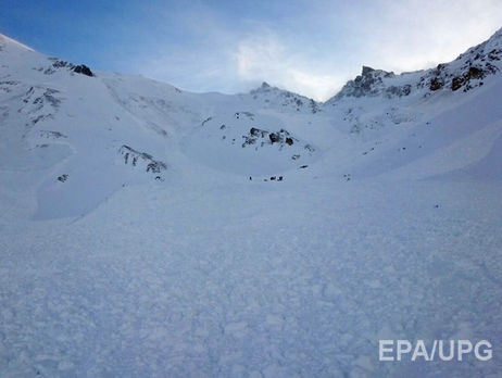 Из-за снежной лавины в итальянских Альпах погибли шесть человек