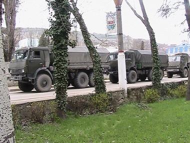 Штабы пограничных войск в Крыму захватили вооруженные люди