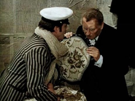 В Сочи сторож украл из пансионата стул, в котором директор прятал €100 тыс.