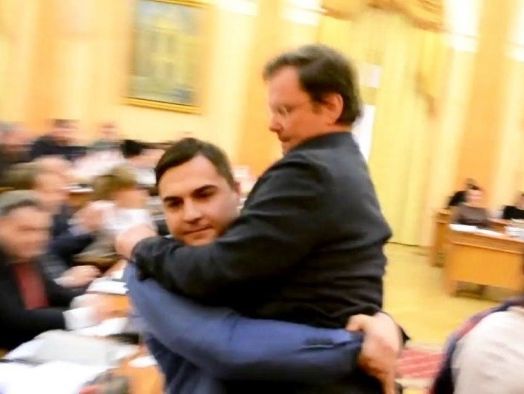 В Одессе депутат Палпатин вынес Боровика из горсовета на руках 