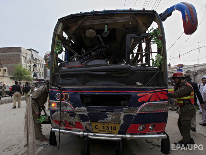 В Пакистане исламисты взорвали автобус с госслужащими, погибли 15 человек