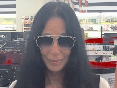 70-летняя Шер опубликовала фото со своей 90-летней мамой