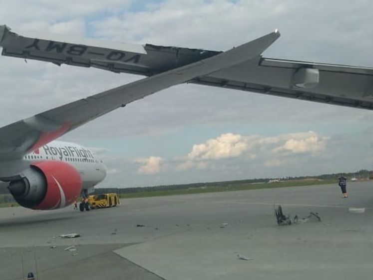 ﻿У московському аеропорту "Шереметьєво" зіткнулися крилами два літаки