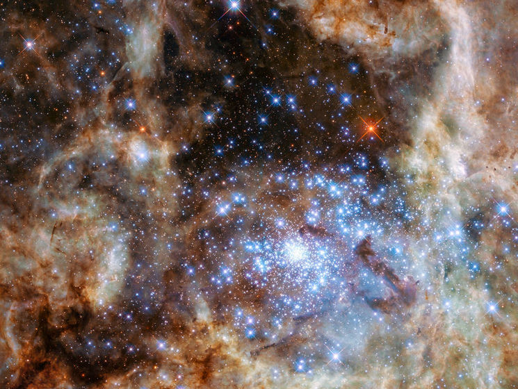 Hubble нашел в туманности Тарантул девять звезд-монстров