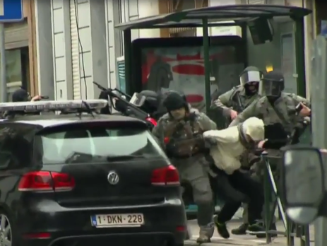 Опубликовано видео задержания главного подозреваемого по делу о терактах в Париже