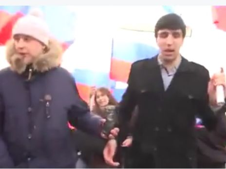 В Екатеринбурге участники акции в честь аннексии Крыма не смогли почти ничего рассказать о полуострове. Видео