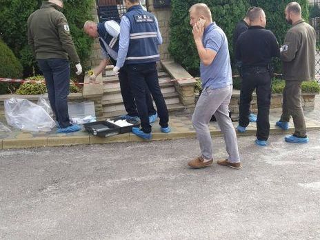 Ректору тернопольского экономического университета подбросили во двор взрывчатку, его вместе с женой госпитализировали