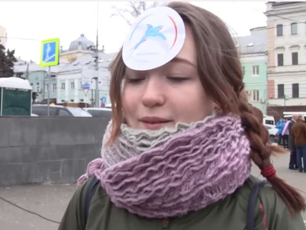 Участница митинга "Крымнаш" в Москве: Я отдыхала в Крыму. Когда это была Украина, там было намного лучше. Видео