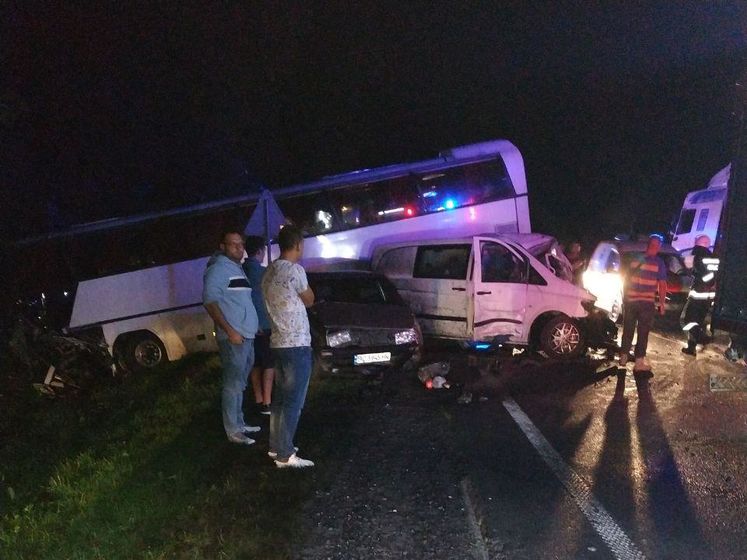 Во Львовской области автобус попал в ДТП, пострадало более десятка детей, погиб гражданин Германии