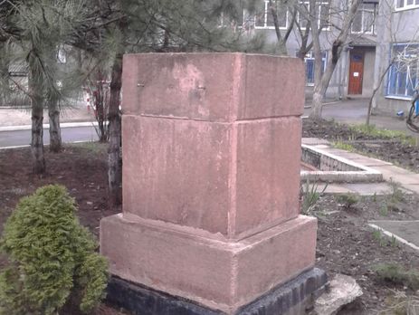 В Мариуполе директор центра опеки спрятала бюст Дзержинского – СМИ