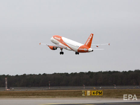 В Великобритании из-за опоздания пилота за штурвал самолета сел пассажир