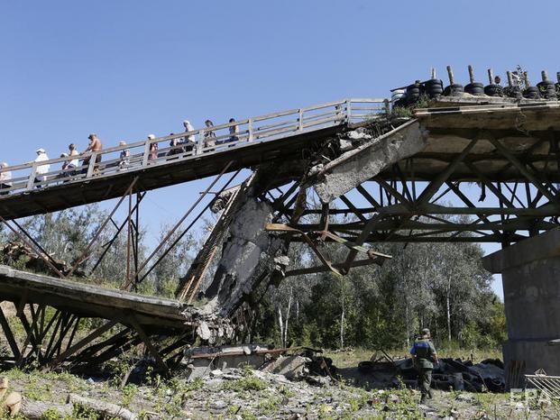 ﻿Бойовики знову зірвали роботи з відновлення мосту у Станиці Луганській – СЦКК