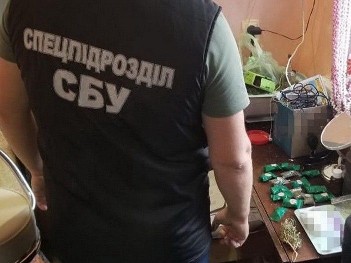 ﻿Двоє жителів Хмельницької області створили нарколабораторію, правоохоронці вилучили наркотиків майже на 2 млн грн – СБУ