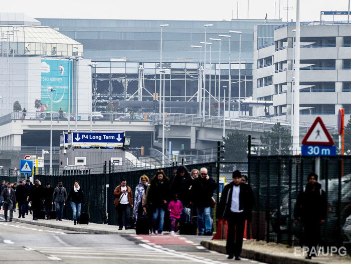Взрывы в Брюсселе: Общественный транспорт остановлен, жителей просят использовать для связи соцсети