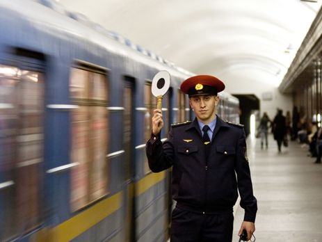 Киевский метрополитен усилил меры безопасности в связи с терактами в Брюсселе