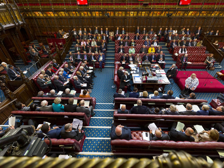 ﻿Палата лордів британського парламенту схвалила законопроєкт, який блокує "жорсткий" Brexit