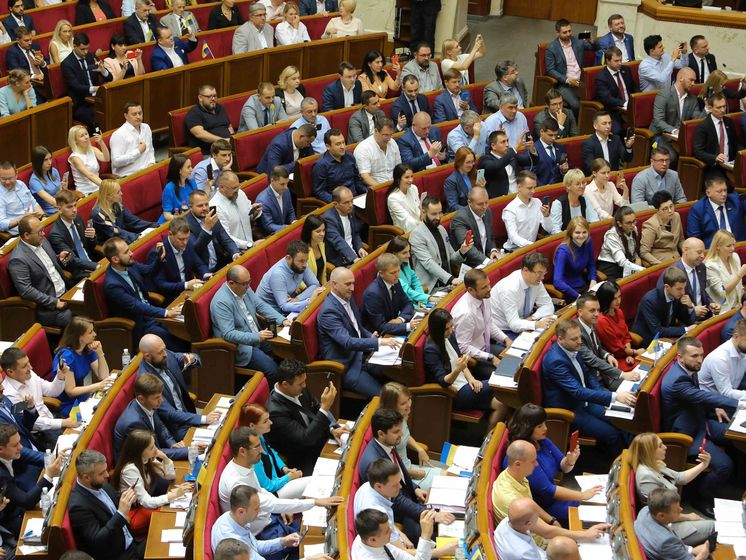 ﻿Ініціаторами більшості законопроєктів, підготовлених "Слугою народу", є п'ятеро народних депутатів