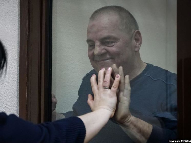 Жена Бекирова заявила, что семье до сих пор неизвестно его местонахождение. Активиста выпустили из СИЗО 10 дней назад