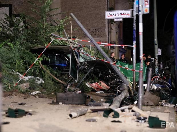 В Берлине внедорожник Porsche вылетел на тротуар, погибло четыре человека