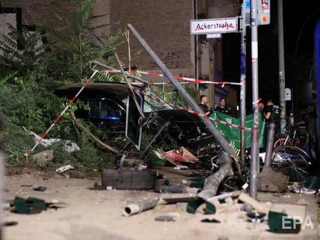 В Берлине внедорожник Porsche вылетел на тротуар, погибло четыре человека